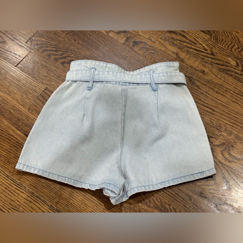 Le Lis Nashville Nights denim shorts with buckle ❤️NWT - Picture 4 of 8